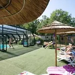 Zecamping 4 Familial Animaux Acceptes Parc Aquatique Et Restaurant Chalet