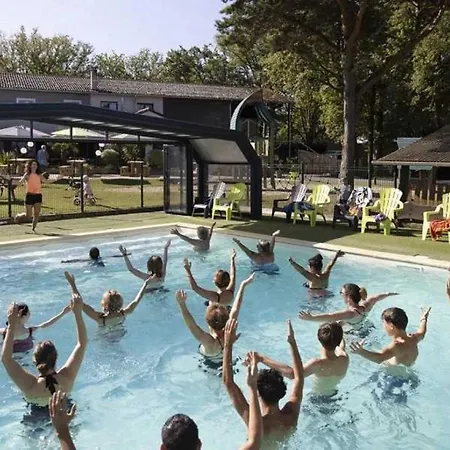 Chalet ZEcamping 4 étoiles familial animaux acceptés parc aquatique et restaurant Loupiac (Lot)