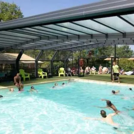 Zecamping 4 Familial Animaux Acceptes Parc Aquatique Et Restaurant シャレー *