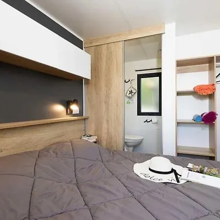 4 Etoiles - Piscine - Ccafdif *