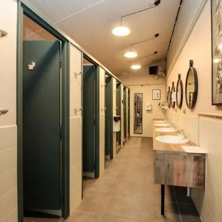 Zecamping 4 Familial Animaux Acceptes Parc Aquatique Et Restaurant Σαλέ Loupiac (Lot)