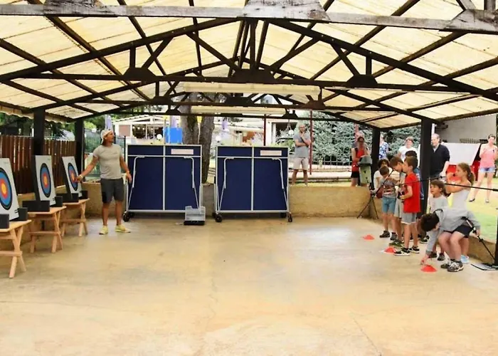 Zecamping 4 Familial Animaux Acceptes Parc Aquatique Et Restaurant Chalet *