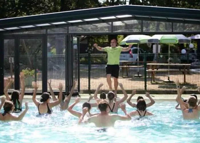 Zecamping 4 Familial Animaux Acceptes Parc Aquatique Et Restaurant Chalet *