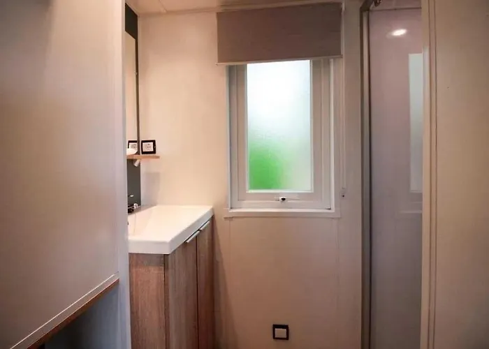 Zecamping 4 Familial Animaux Acceptes Parc Aquatique Et Restaurant Chalet